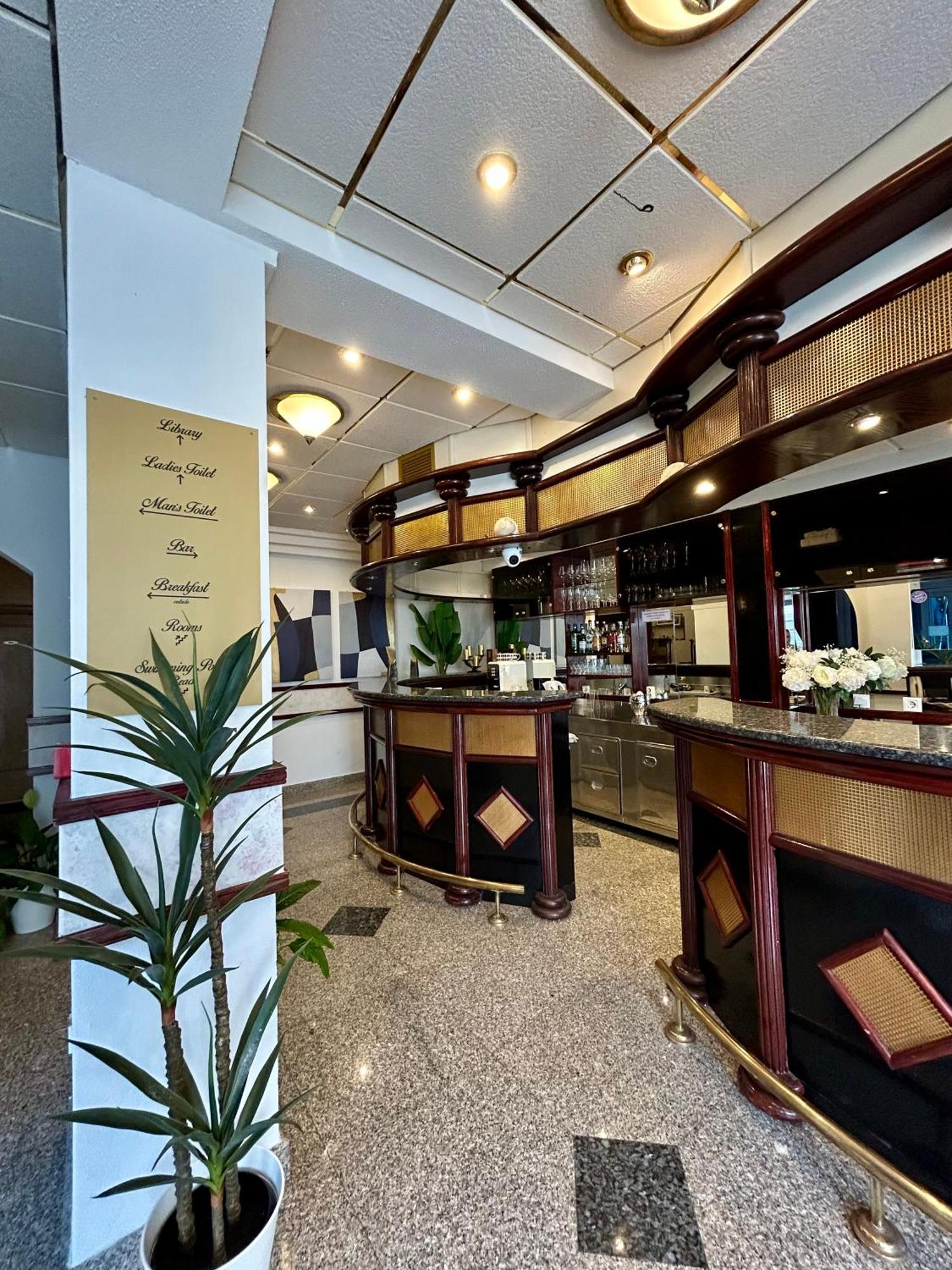 Hotel Bavaria Trogir ドニー・セゲット エクステリア 写真