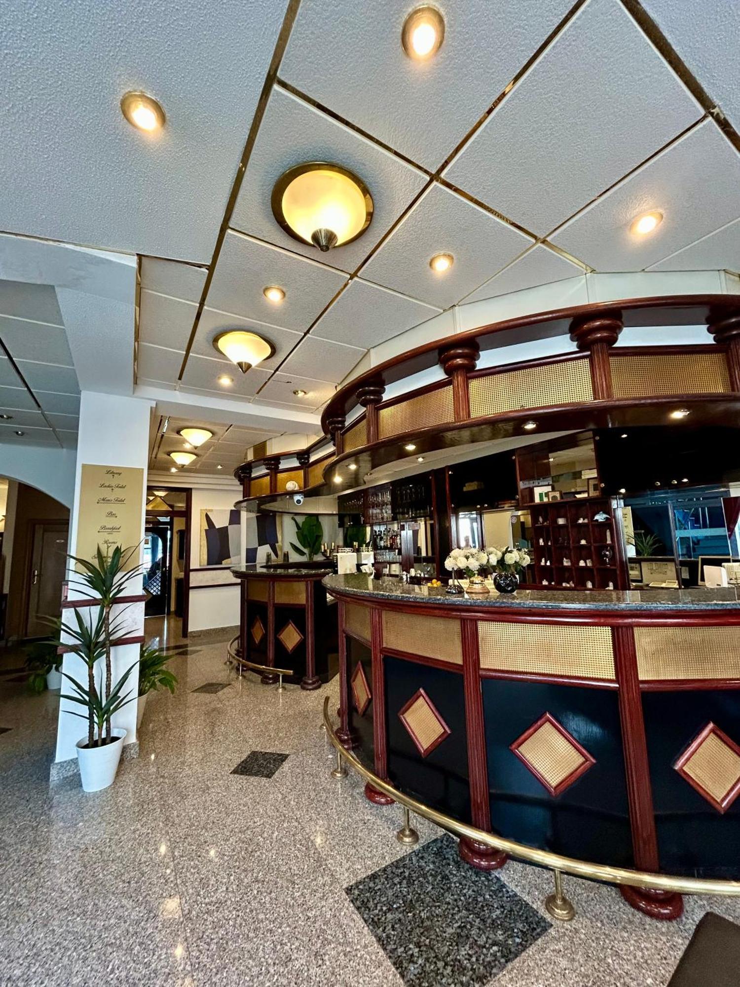 Hotel Bavaria Trogir ドニー・セゲット エクステリア 写真