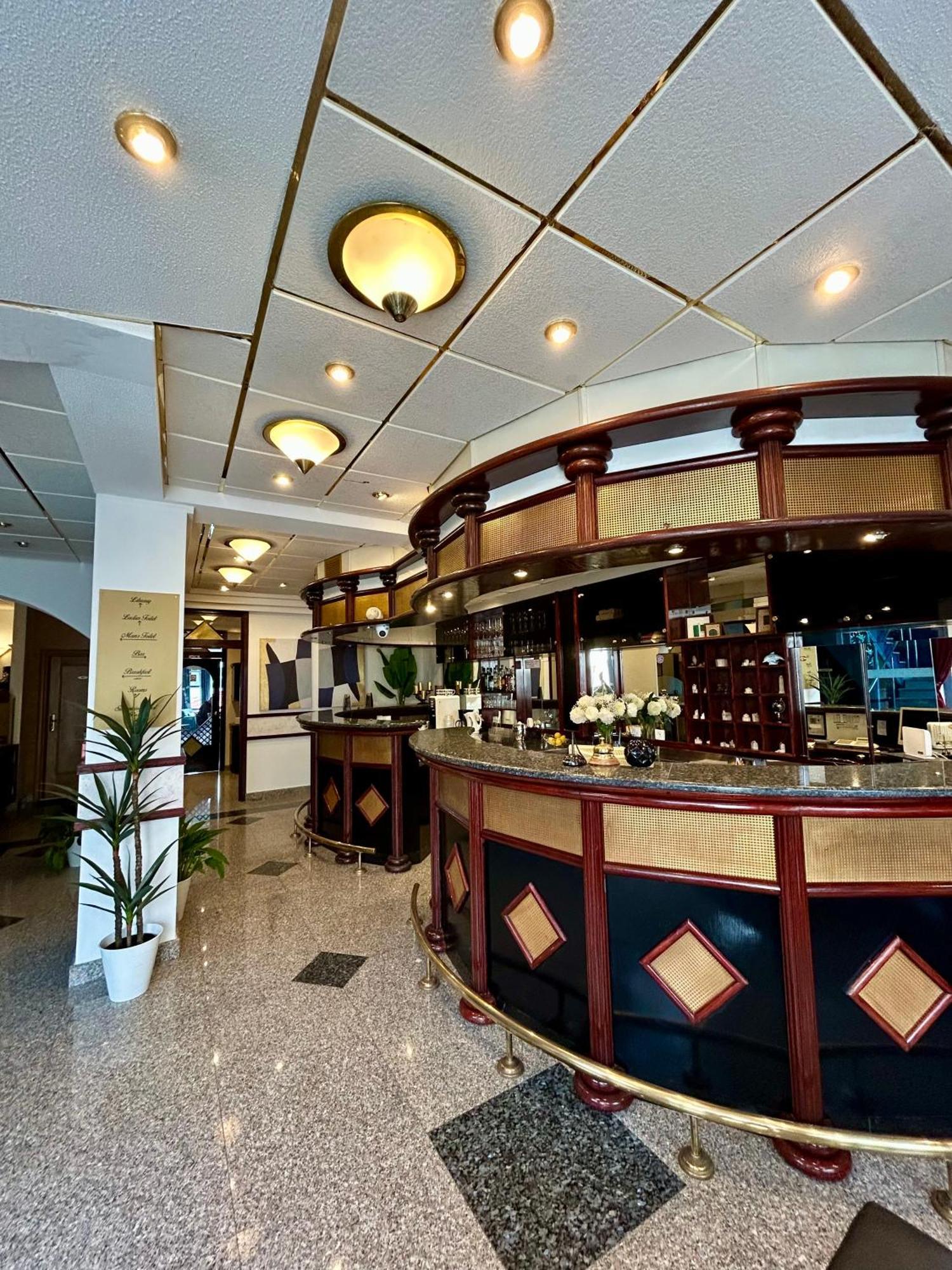 Hotel Bavaria Trogir ドニー・セゲット エクステリア 写真