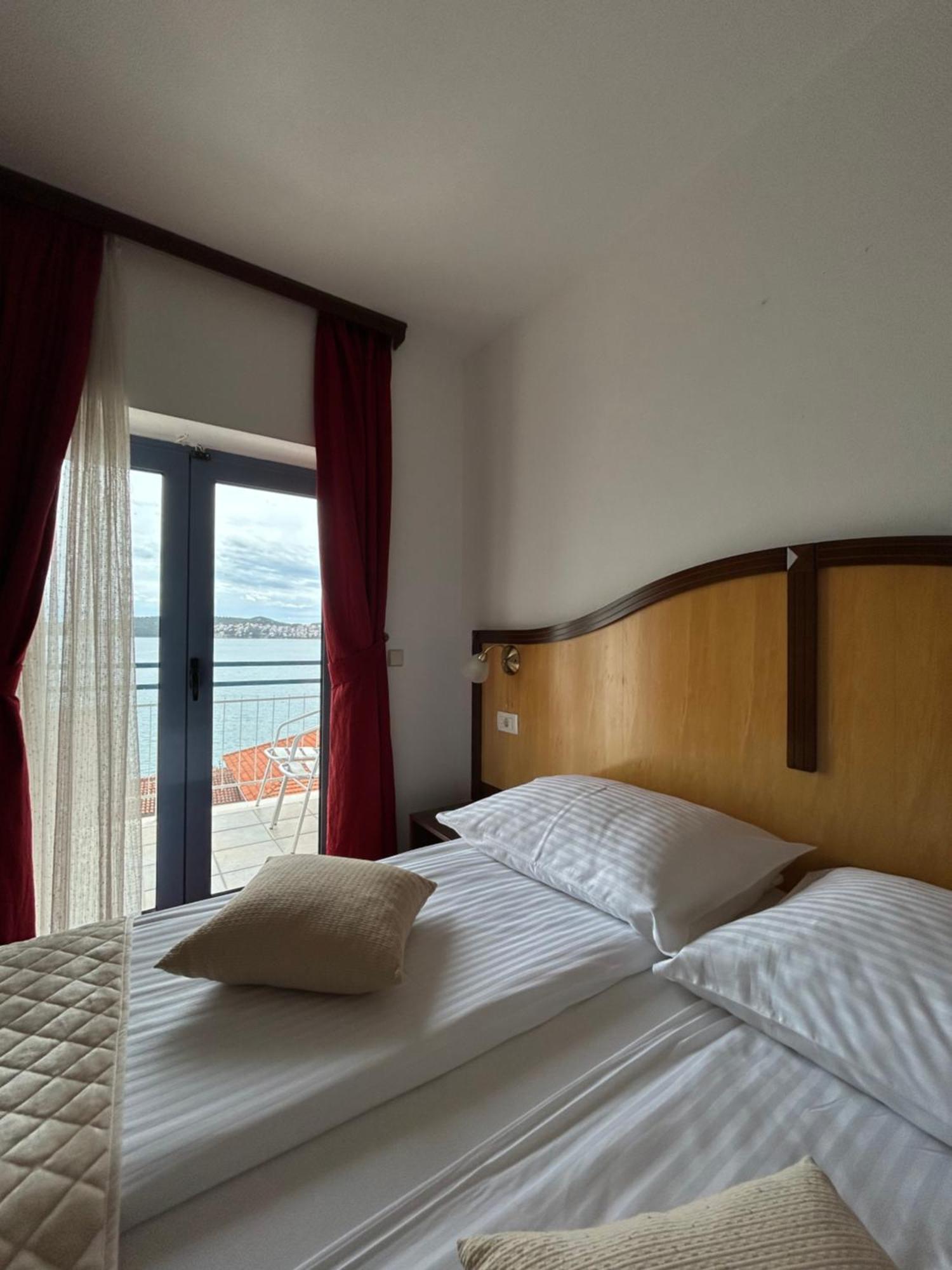 Hotel Bavaria Trogir ドニー・セゲット エクステリア 写真