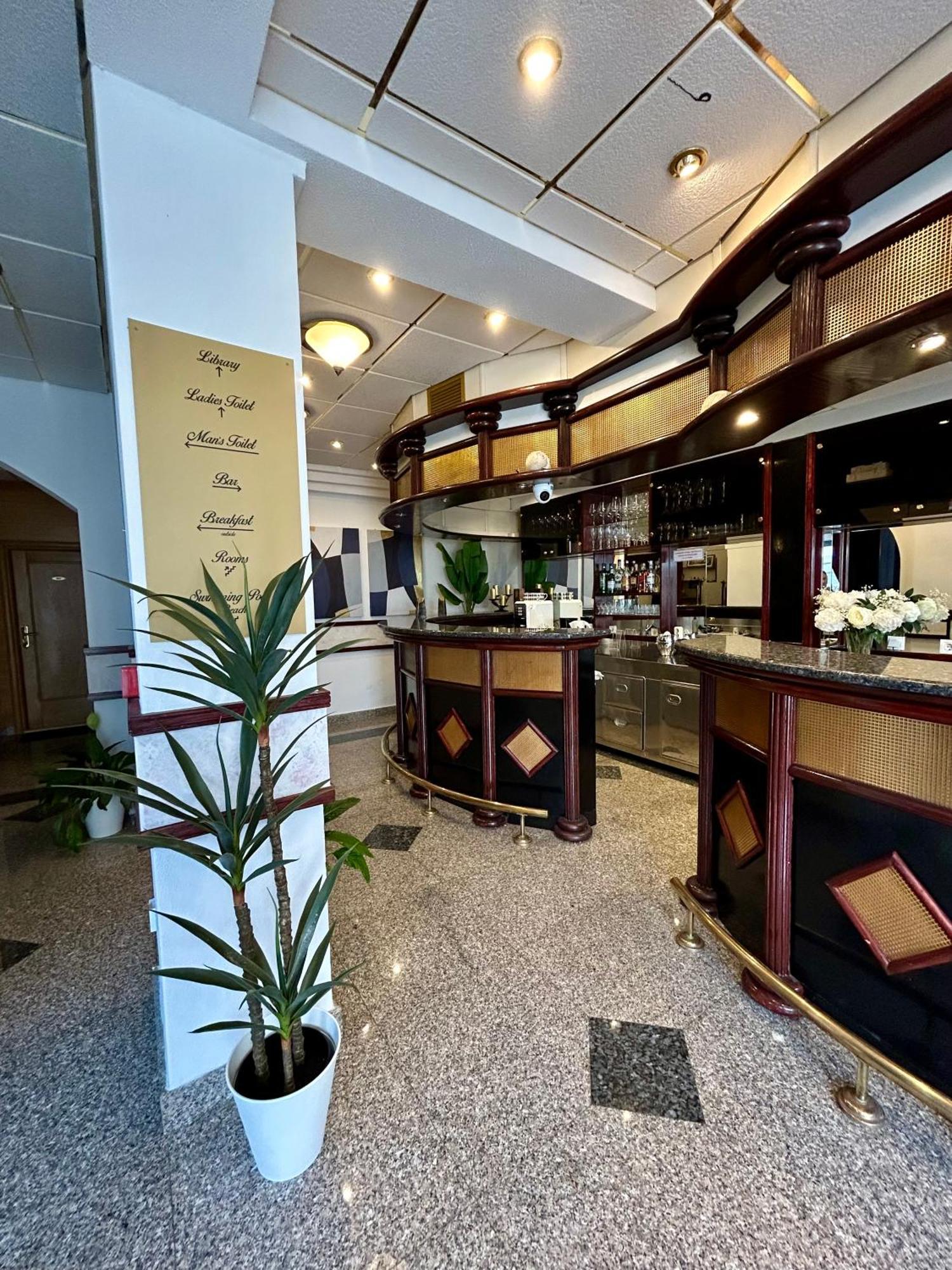 Hotel Bavaria Trogir ドニー・セゲット エクステリア 写真