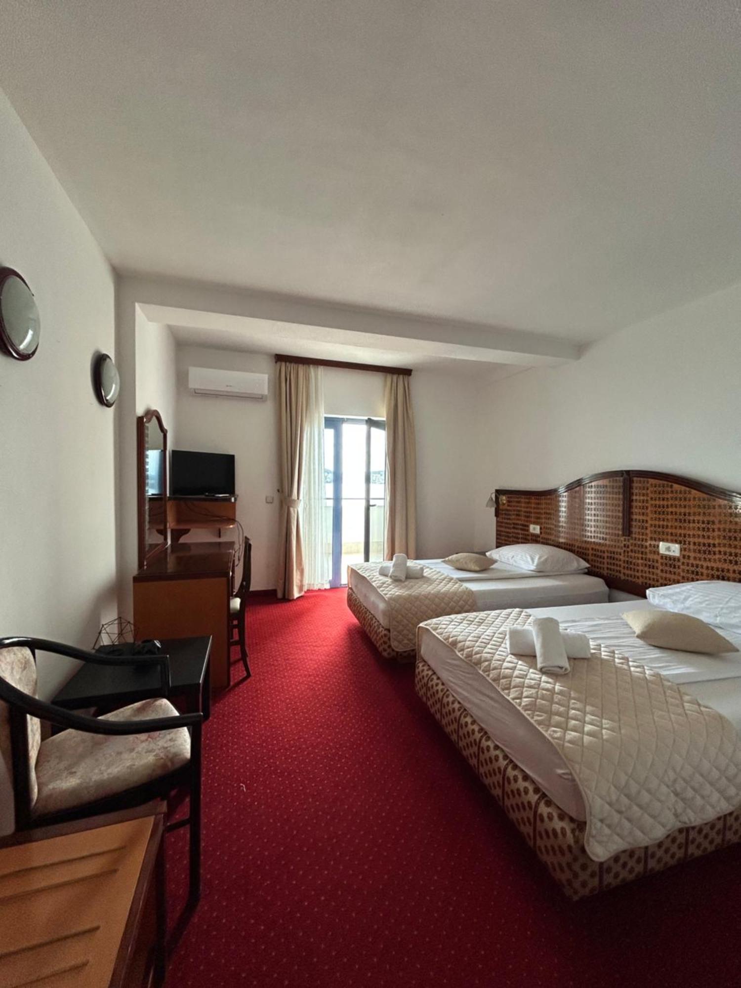 Hotel Bavaria Trogir ドニー・セゲット エクステリア 写真