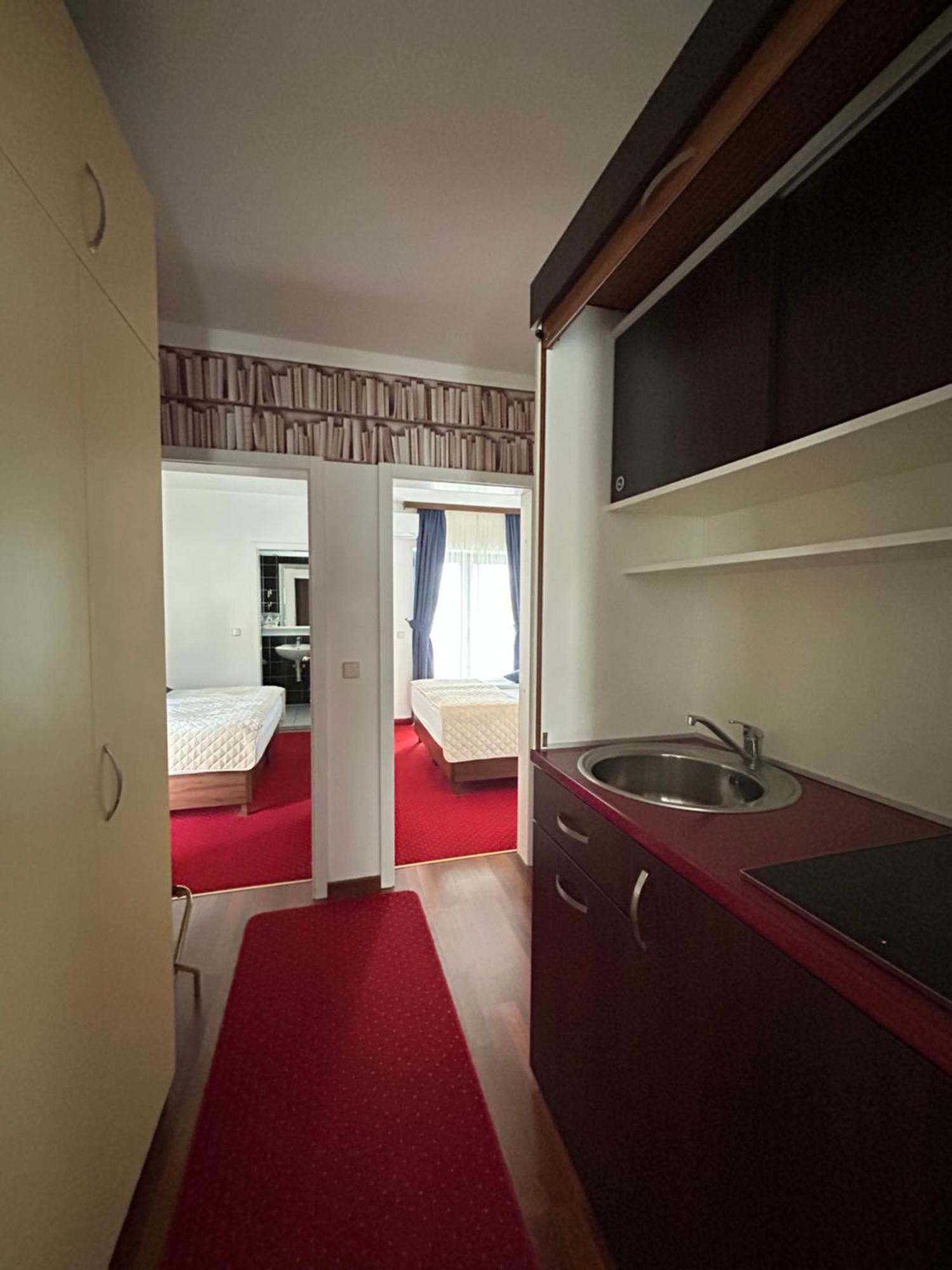 Hotel Bavaria Trogir ドニー・セゲット エクステリア 写真