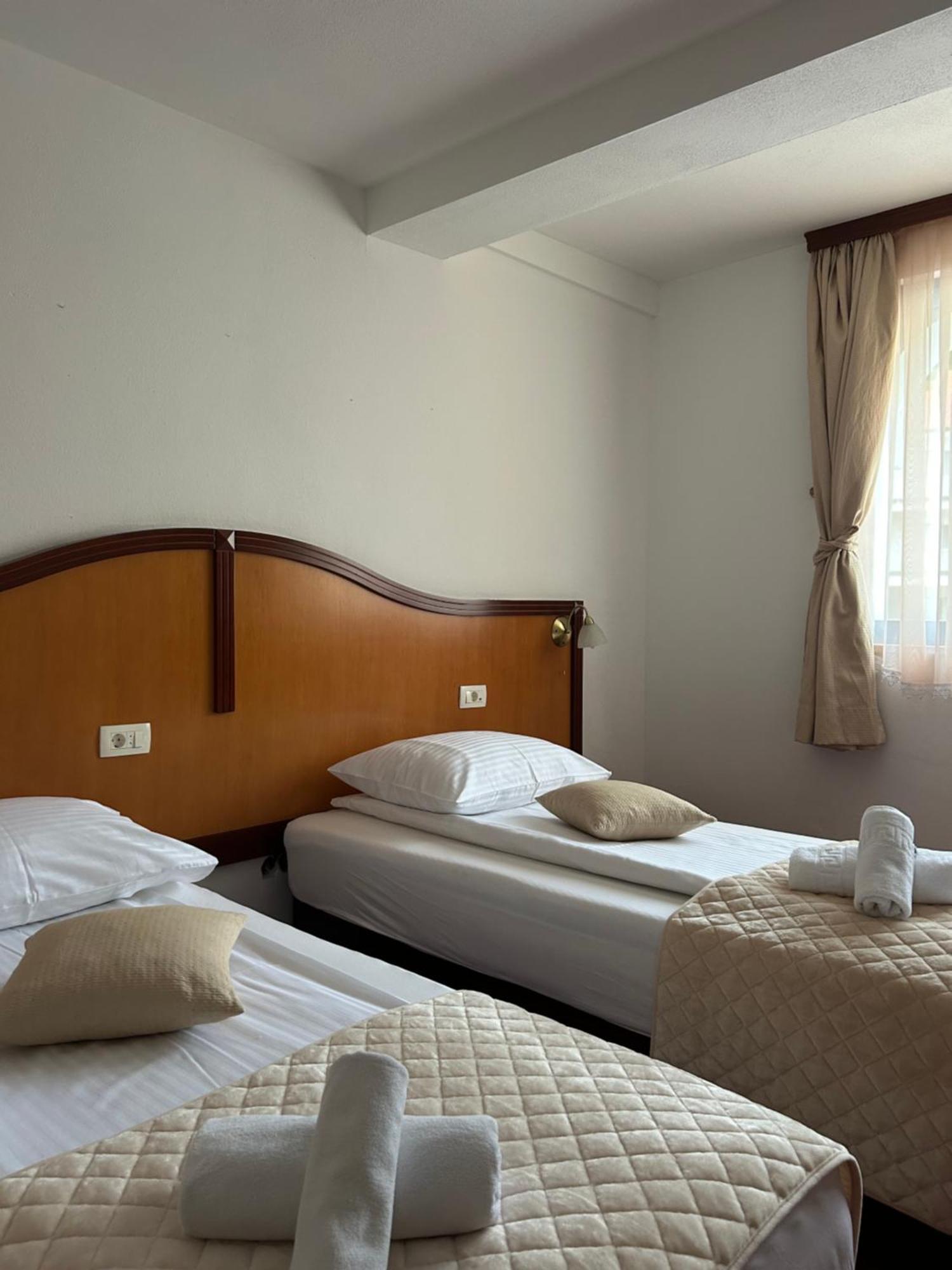 Hotel Bavaria Trogir ドニー・セゲット エクステリア 写真