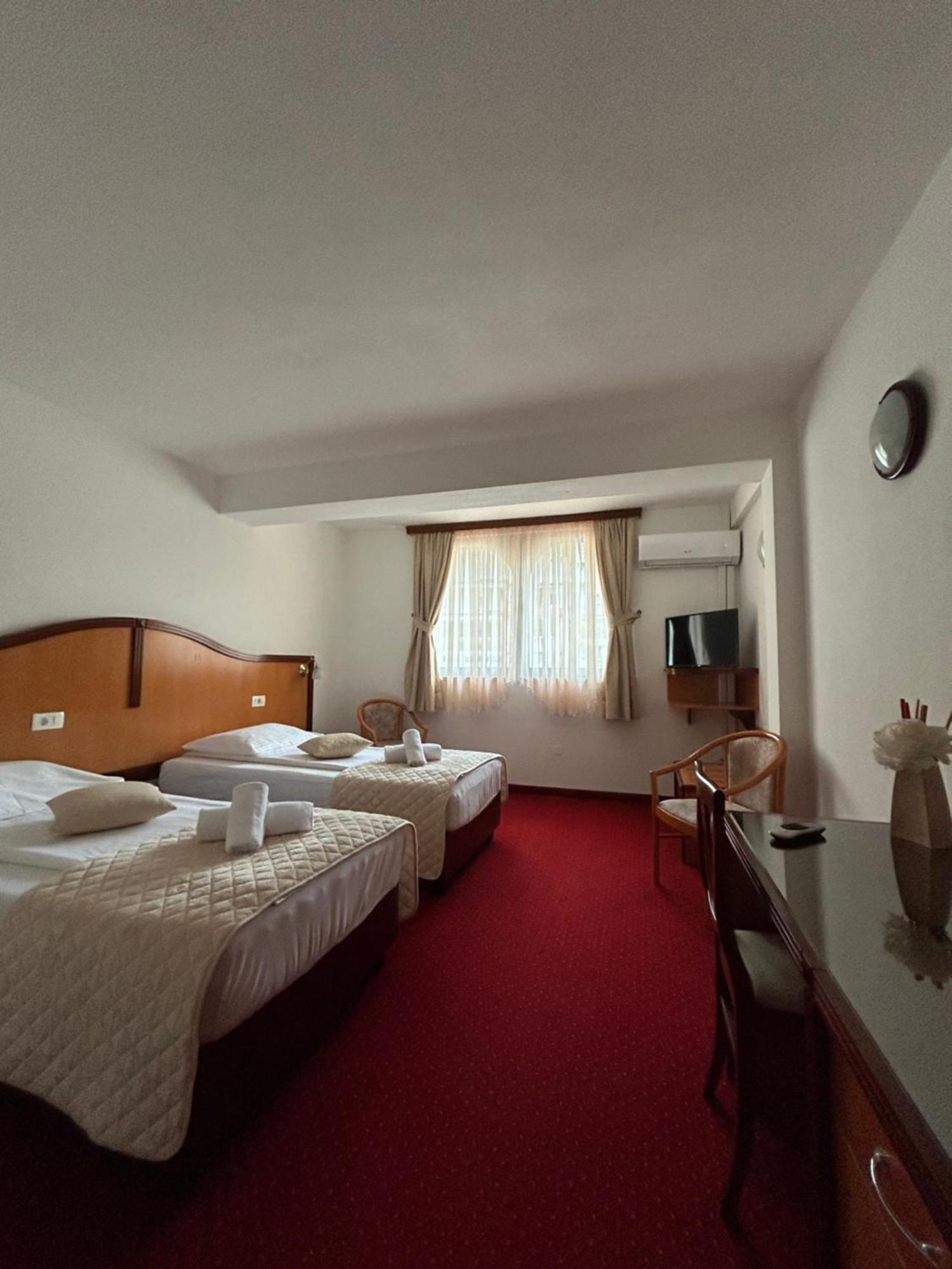 Hotel Bavaria Trogir ドニー・セゲット エクステリア 写真