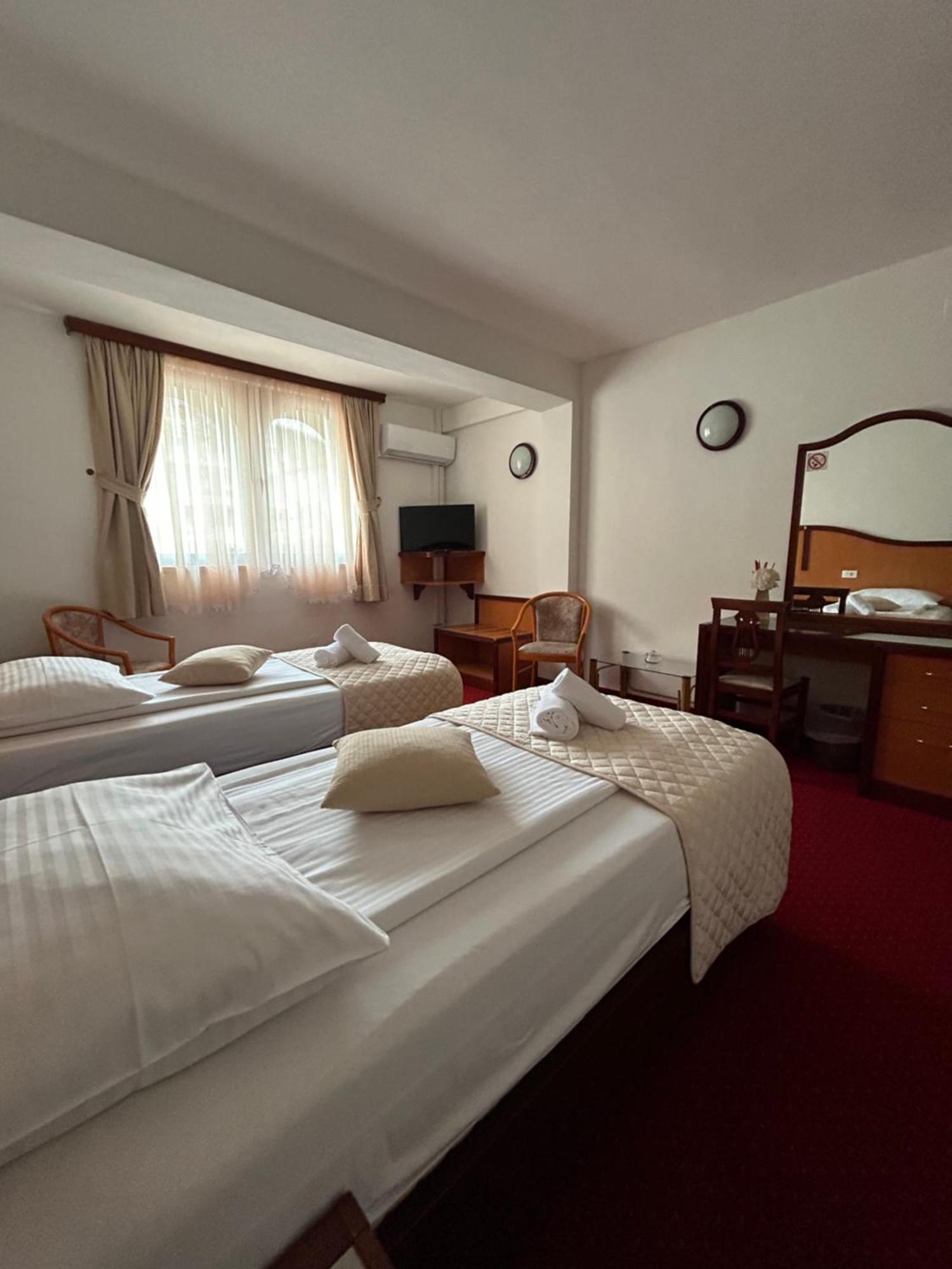 Hotel Bavaria Trogir ドニー・セゲット エクステリア 写真
