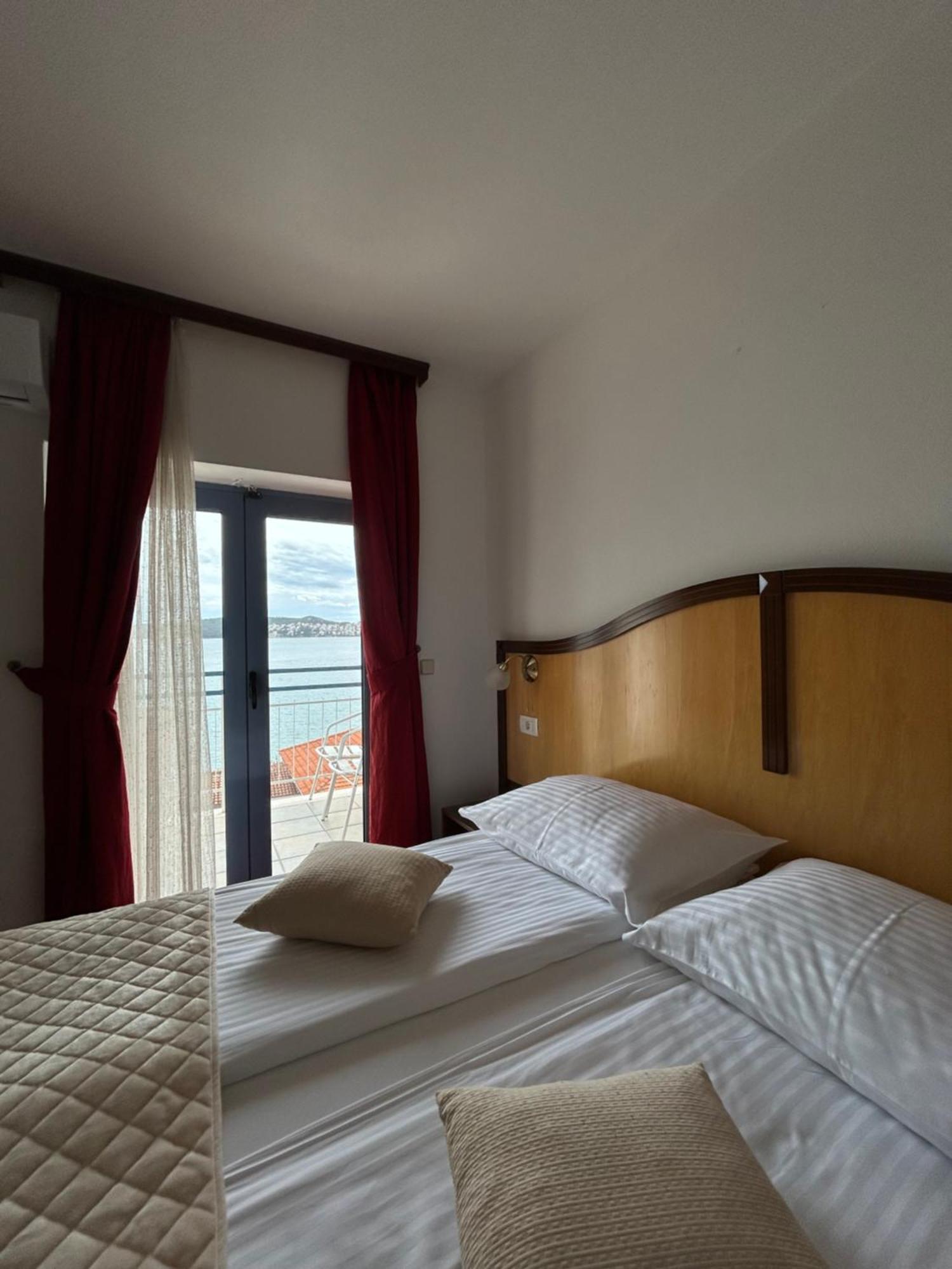 Hotel Bavaria Trogir ドニー・セゲット エクステリア 写真