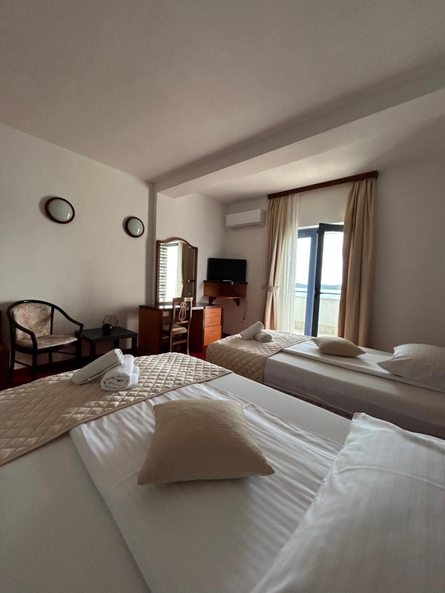 Hotel Bavaria Trogir ドニー・セゲット エクステリア 写真