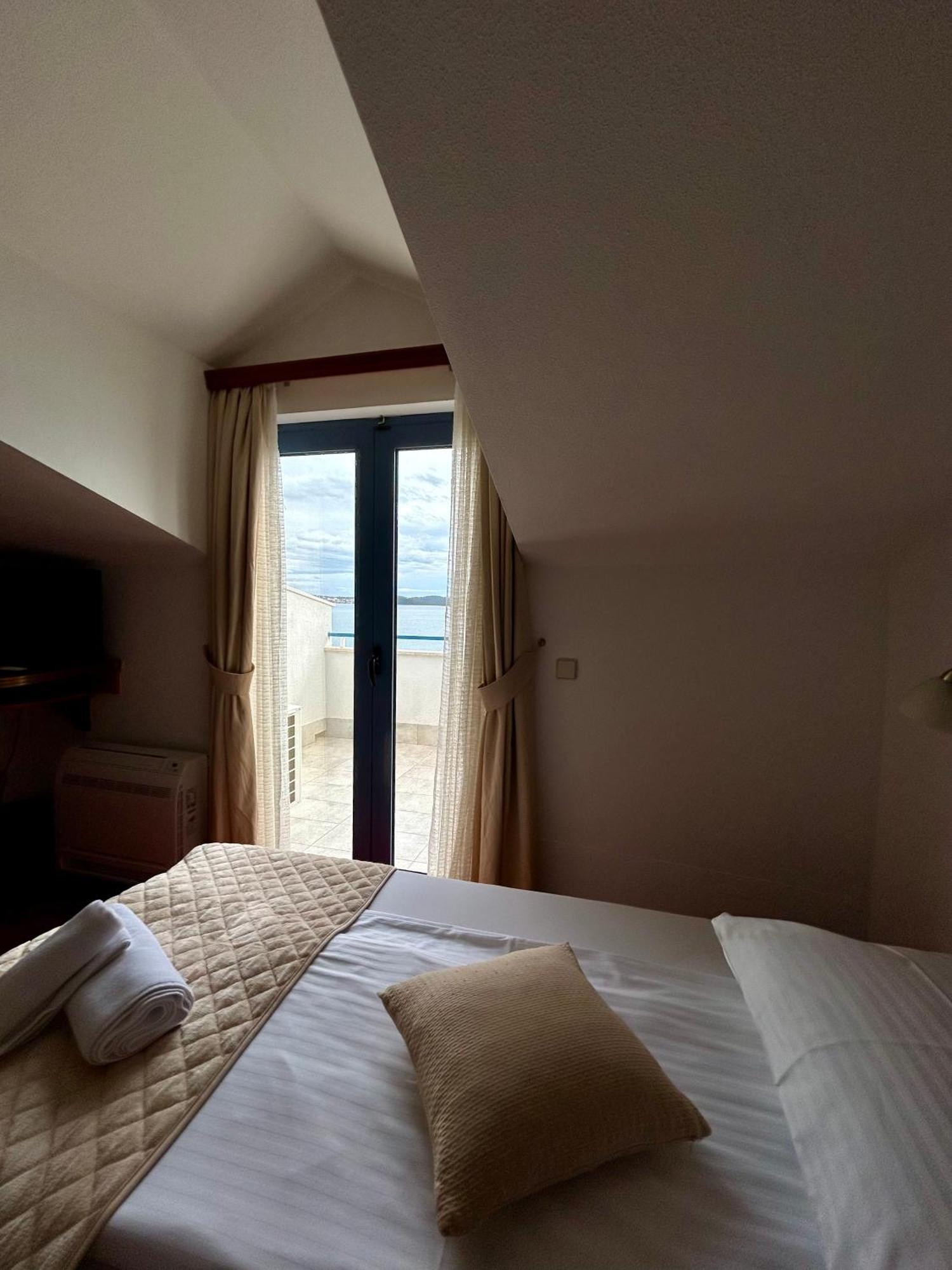 Hotel Bavaria Trogir ドニー・セゲット エクステリア 写真