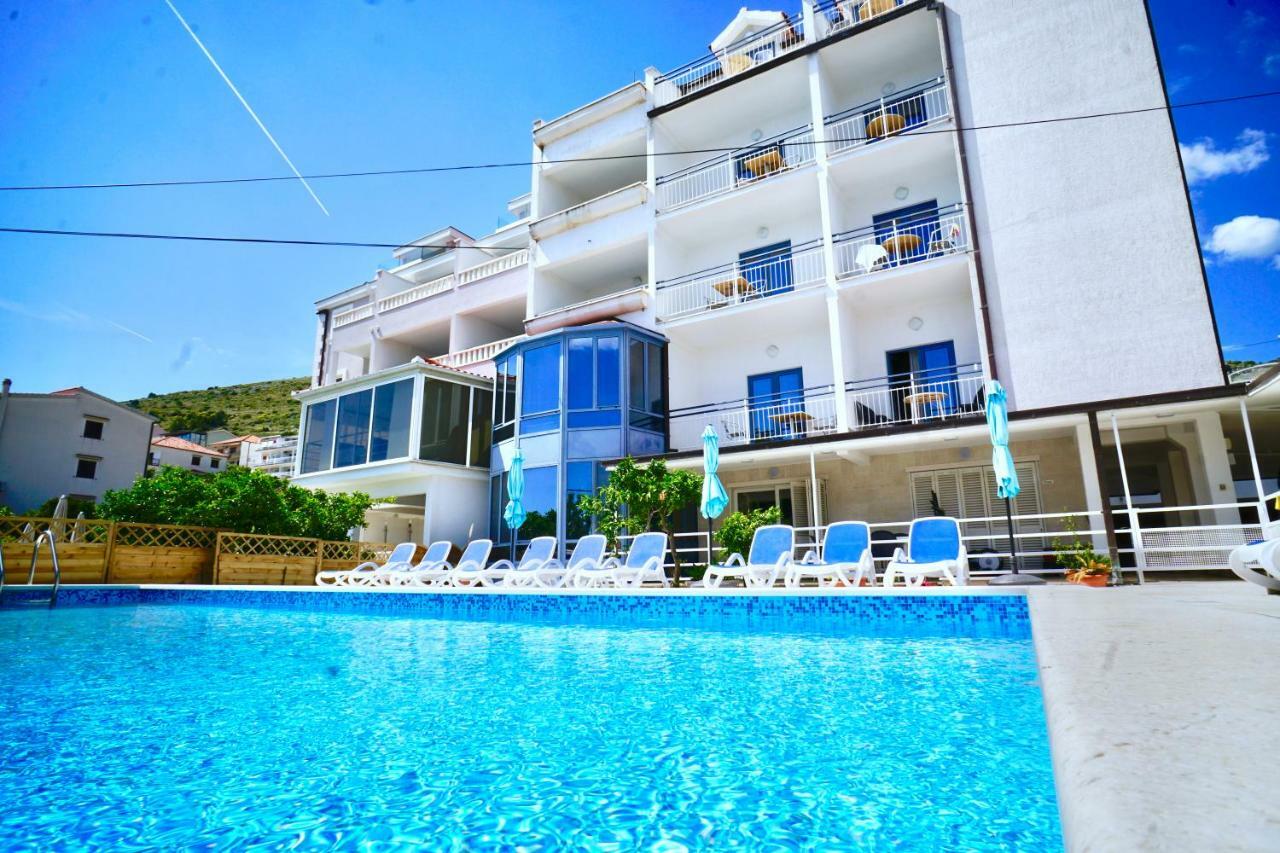 Hotel Bavaria Trogir ドニー・セゲット エクステリア 写真
