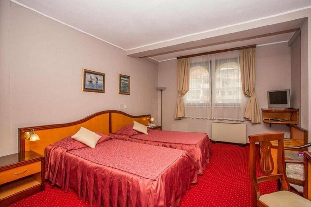 Hotel Bavaria Trogir ドニー・セゲット エクステリア 写真